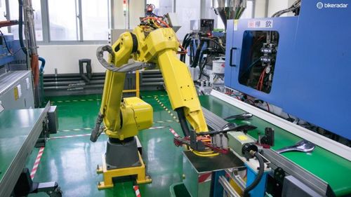 台湾台万自行车零件工厂参观疯狂的机器人