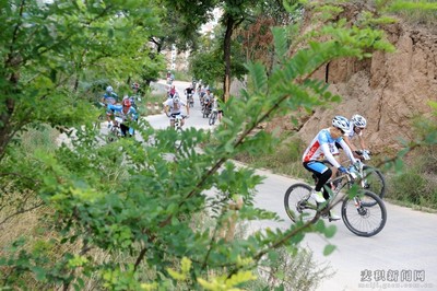 天水市第三届“喜德盛”杯山地自行车赛在翠山开赛(图)--天水在线